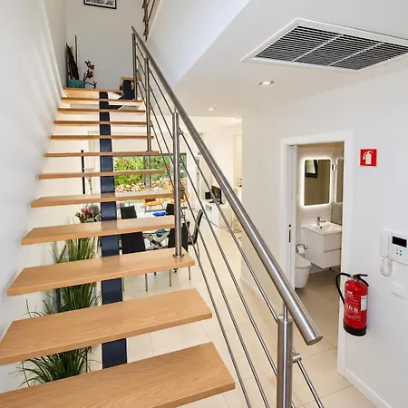 V2 Luxury Semesterbostad *