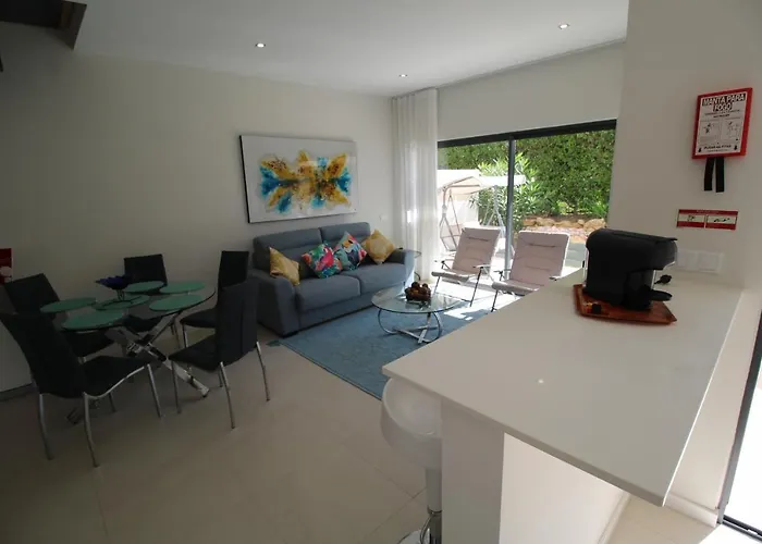 V2 Luxury Semesterbostad