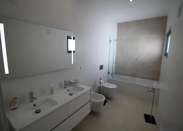 V2 Luxury Semesterbostad