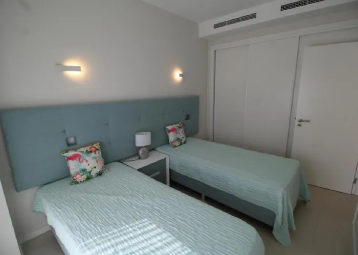 V2 Luxury Semesterbostad